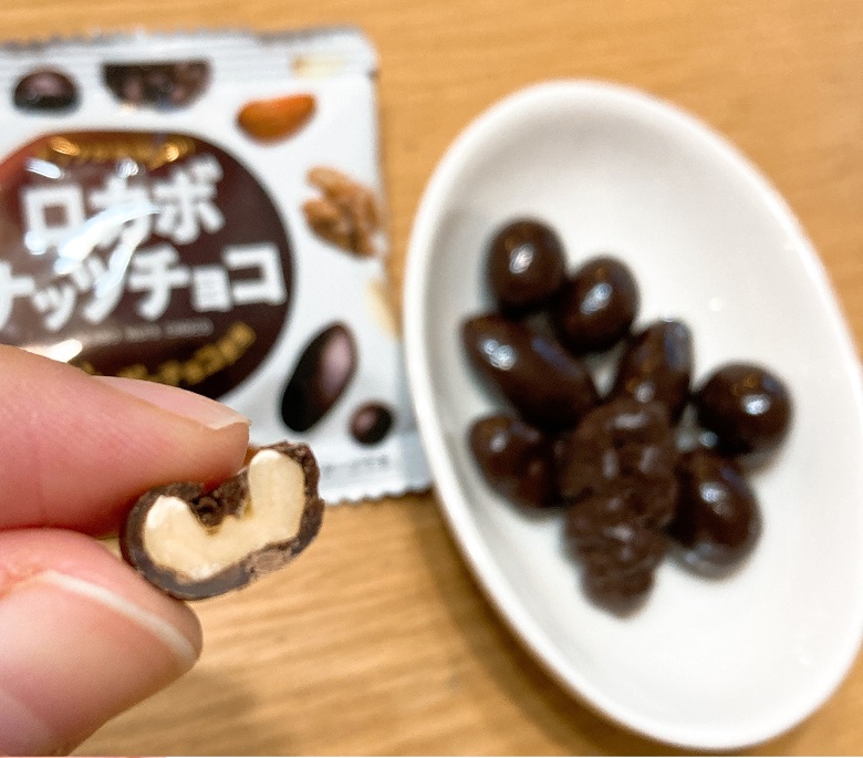 ロカボナッツチョコ　クルミ断面